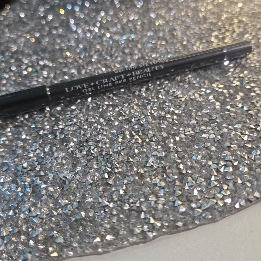 Love+Craft+Beauty Gel Line Eye Pencil